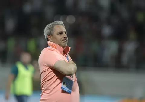 Marius Șumudică, antrenorul liderului Ligii I, a fost refuzat de un club din Israel. A vrut să vină cu doi ”secunzi” din țară, iar patronul Amir Kabiri s-a opus