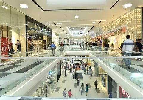 Programul marilor magazine și mall-uri de Crăciun