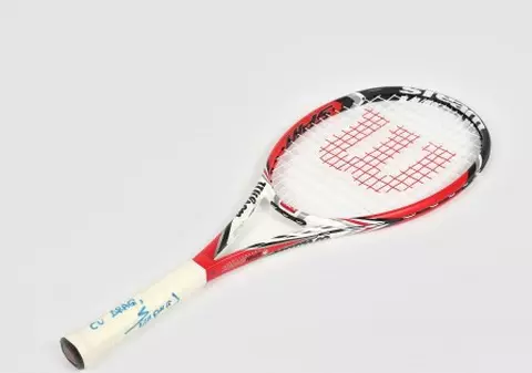 Simona Halep își abandonează racheta în scop caritabil!