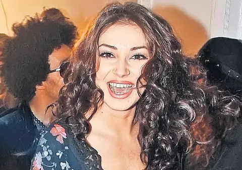 Elena de la Mandinga s-a dezlănţuit după ce a picat traseul. MARTORII au fost surprinşi să-i vadă RĂBUFNIREA