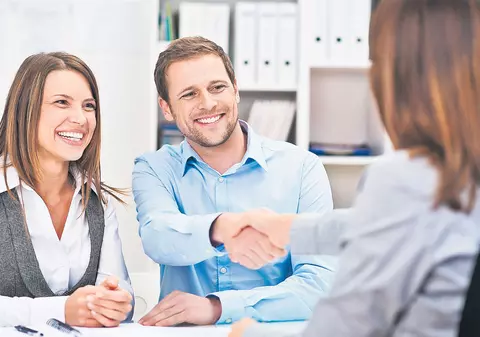 Ştii să convingi clienţii - găseşti job! Un atu este stăpânirea unei limbi de circulaţie internaţională