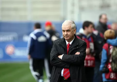 Iordănescu a dat-o pe caterincă în săptămâna decisivă pentru calificarea la Euro: ”Joc cu Grigore vârf și cu Chipciu fundaș central”. ^Regretă că nu-i are în lot pe... Dani Alves și pe Rafinha! L-a luat pe Papp, Steaua l-a recomandat pe Râpă!