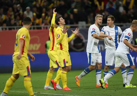 PRELIMINARIILE EURO 2016 / România - Finlanda 1-1! Dramă tricoloră pe ”Arena Națională”! Pohjanpalo ne-a dat lovitura, Hoban a egalat în prelungiri! Oaspeții n-au primit un penalty! Am fost calificați 52 de minute la turneul final din Franța! Dacă batem în Feroe, suntem la EURO! Tricolorii au asaltat poarta lui Hradecky, dar n-a intrat! Meciul a semănat cu jocul din 1985, cu Irlanda de Nord! / LIVEBLOG&FOTO
