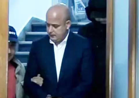 Cerea bani, mâncare și băutură! Numărul 2 din Poliția Capitalei primea orice puteau să-i ofere protejații