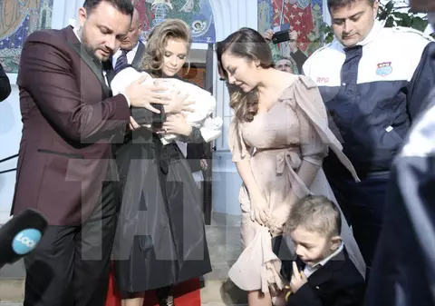 EXCLUSIV | Primele imagini de la restaurant. Andra s-a ocupat personal de aranjamente | FOTO