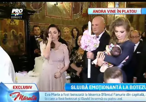 Ce a făcut-o pe Andra să izbucnească în lacrimi la botezul fetiței ei