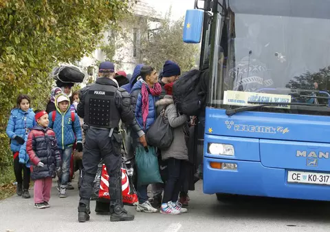 Culmea tupeului! Imigranții din Suedia refuză să se mute în locuințele oferite