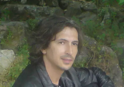 Un artist cunoscut vorbește în premieră despre experiența trăită în Franța!