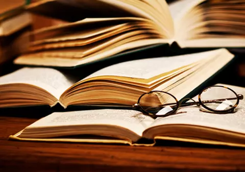 Cea mai veche carte din biblioteca INS are 176 de ani