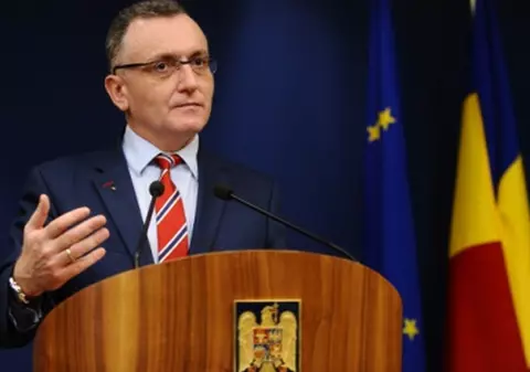 Reacția ministrului Educației după ce un profesor ar fi filmat elevele în toaletă