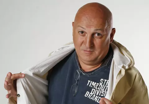 Un șut în fund, un pas înainte! Visurile profesionale ale lui Bebe Cotimanis sunt pe cale să se împlinească după eliminarea din juriul «Românii au talent» | EXCLUSIV