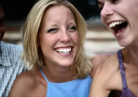 Cum prevenim şi tratăm afecţiunile gingivale 