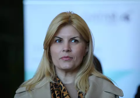 Elena Udrea a stat ŞASE ORE LA DNA: "Sunt sub CONTROL JUDICIAR, pe o cauţiune de 5 milioane de lei. Nu am cum să plătesc. Am primit şi o citaţie pentru alt dosar"