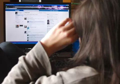 Pozele furate de pe Facebook le-au băgat la zdup