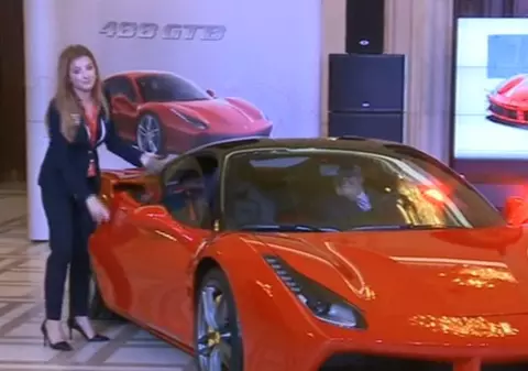Ferrari de 670 de cai putere și 200.000 de euro pe holurile Parlamentului | VIDEO