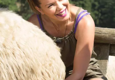 Gina gospodina! Câștigă bani frumoși că s-a făcut femeie de casă!