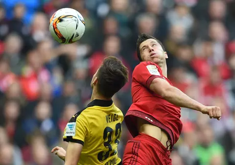Duminică de derby-uri. Surpriză la Amsterdam, remiză la Liverpool. Arsenal, recital cu United. ^Bayern a umilit Dortmund. Egal în derby-ul Madridului. Ibra - Marseille 2-1! Napoli surclasează AC Milan / FOTO&VIDEO