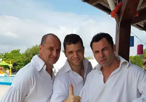 CUTREMUR ÎN MUZICA ROMÂNEASCĂ. Scandal uriaş între foştii şi actualii aceleiaşi trupe, JANDARMII AU INTERVENIT: "Urcau beți pe scenă"