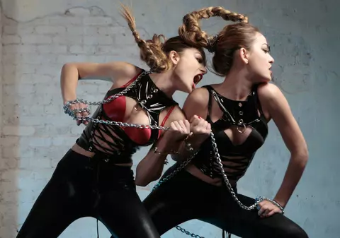 Gemenele de la Indiggo vor cânta pe Broadway! Nu la faimosele teatre ci la o braserie de pe bulevardul newyorkez