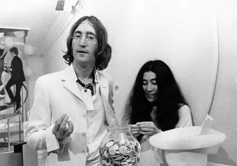 Adevărul despre dorințele sexuale ale lui John Lennon, dezvăluite la 35 de ani de la moartea artistului