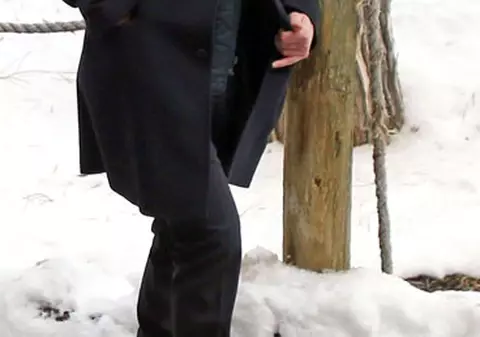Povestea fabuloasă a unui îndrăgit actor. E plin de bani şi a trait adevărate drame, dar a rămas OM!