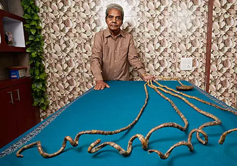 El e bărbatul cu cele mai lungi unghii din lume. Nu le-a mai tăiat de 63 de ani: "Nimeni nu voia să se mărite cu mine"