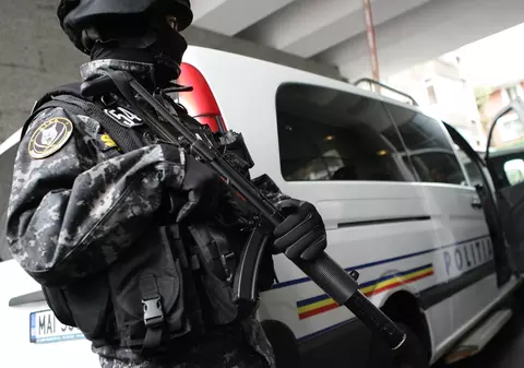 Zeci de milioane de euro, «spălate» prin firme-fantomă! Afacerile bănoase, dar ilegale se învață din tată în fiu