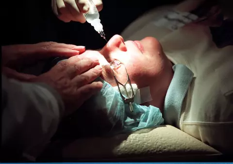 Șocant! O doctoriță vrea să-și facă operație de schimbare de sex dintr-un motiv INCREDIBIL!