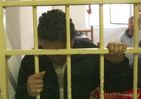 Pedeapsă record pentru bărbatul din Ploiești care şi-a ucis soţia în plină stradă  