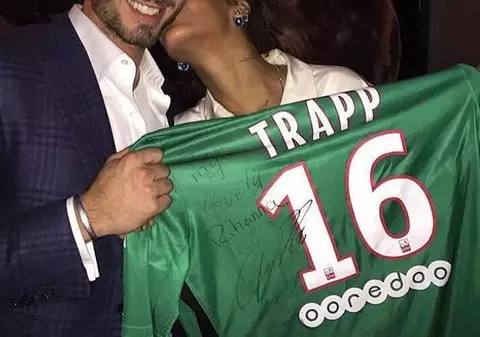 Pentru el a venit Rihanna la meci! Pe ce jucător al lui PSG îl sărută starleta! 