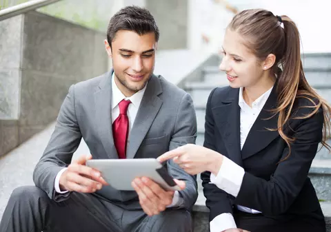 Fă diferența între școală și job! Zece sfaturi prietenești pentru prima zi de muncă