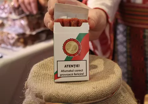 Bunătăţi tradiţionale fără conservanţi la un târg din Capitală! «Poftiţi la cârnăciorii ţigarete»