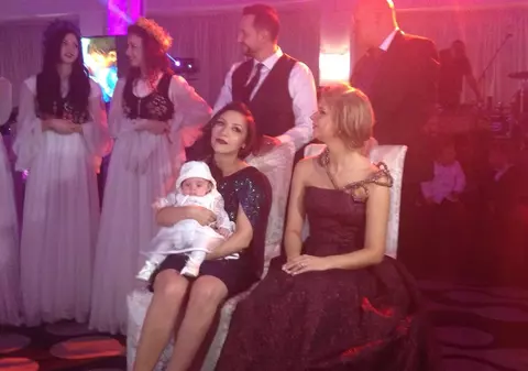 EXCLUSIV | Ce i-au urat ursitoarele micuței Eva Maria Ioana la botez. Andra a fost emoționată | VIDEO & FOTO