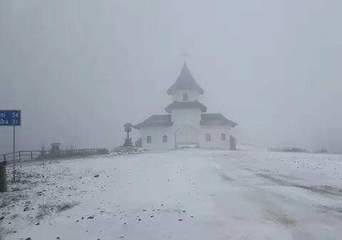 NINGE CA-N POVEȘTI! Codul Portocaliu de viscol și ninsori a intrat în vigoare | FOTO