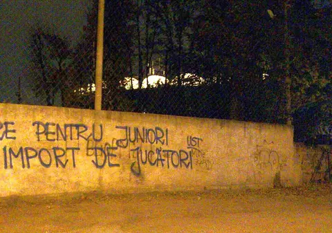 Proteste la Casa Fotbalului. ”Stop naturalizarilor la națională”. ^Un exod al străinilor ar însemna condamnarea centrelor de copii și juniori
