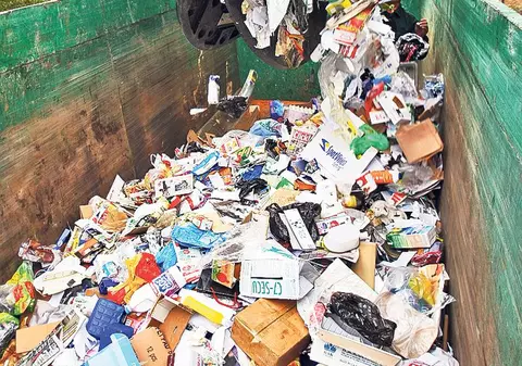 Milioane din gunoaie! Firme importante din domeniul colectării deşeurilor făceau reciclare doar în acte