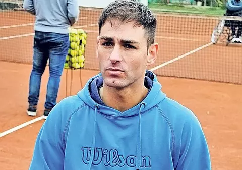 Trag peste fileu din scaunul cu rotile