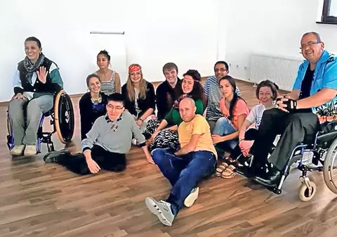 Nu pot merge, dar dansează!