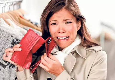 Cheltuim tot mai mulţi bani la cumpărături