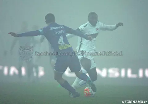 Poli și Dinamo au vrut să nu mai joace repriza a doua, din cauza ceții, dar arbitrul Feșnic n-a fost de acord! ”Greu, dar am ieșit din...ceață”, a spus Rednic, după succesul de pe Bega