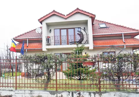 Actele care anunță războiul! Deși fosta iubită a pilotului le-a dat interzis moștenitorilor lui în vila din Otopeni, cadastrul arată că ea deține doar un apartament acolo | EXCLUSIV