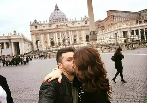 O celebră prezentatoare de la noi a fugit cu soţul la Roma