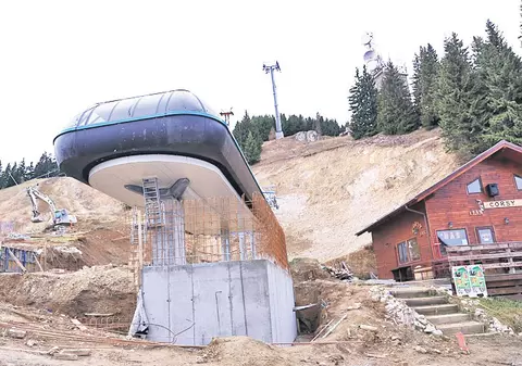 Turiştii vor ajunge pe pârtiile de altitudine din Sinaia cu o telegondolă nouă