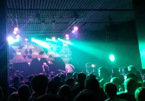 Câţi oameni ar fi trebuit să îşi petreacă Revelionul în Colectiv. Numărul e mult peste cel autorizat