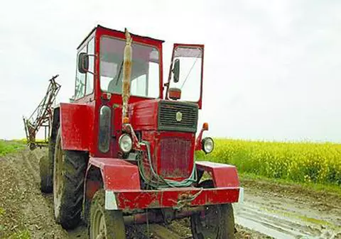 Instanța supremă a decis: Tractorul nu e autovehicul și poate fi condus fără permis pe drumurile publice