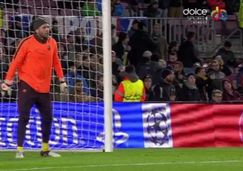 ”Pensionarul” Lobonț, partener de antrenament pentru colegi, spectator fără bilet la Barcelona - Roma 6-1