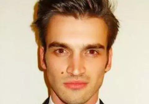 Nici n-ai crede din ce familie provine playboy-ul de la Sănătate! Socrul este un fost senator cu fete celebre