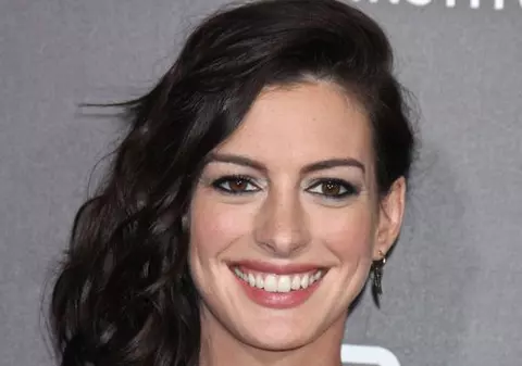 Actrița Anne Hathaway este însărcinată