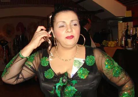 Cornelia Catanga și-a schimbat imaginea; Și-a lăsat breton franțuzesc!