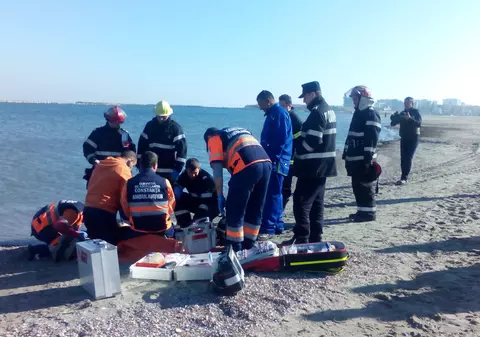PANICĂ pe plaja din Mamaia! CADAVRU găsit la malul mării!